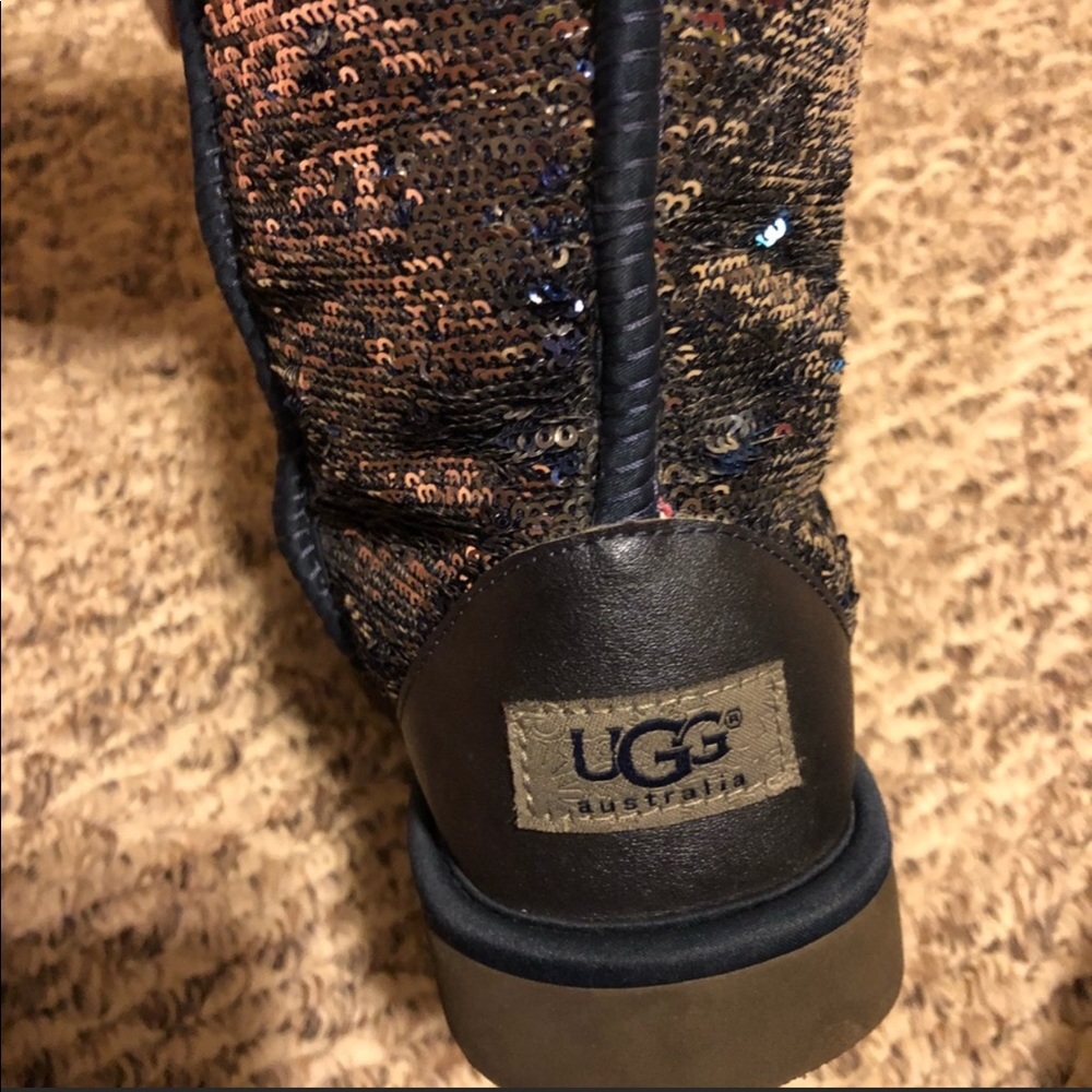 UGG boots super cute & comfty silver & blue sequen